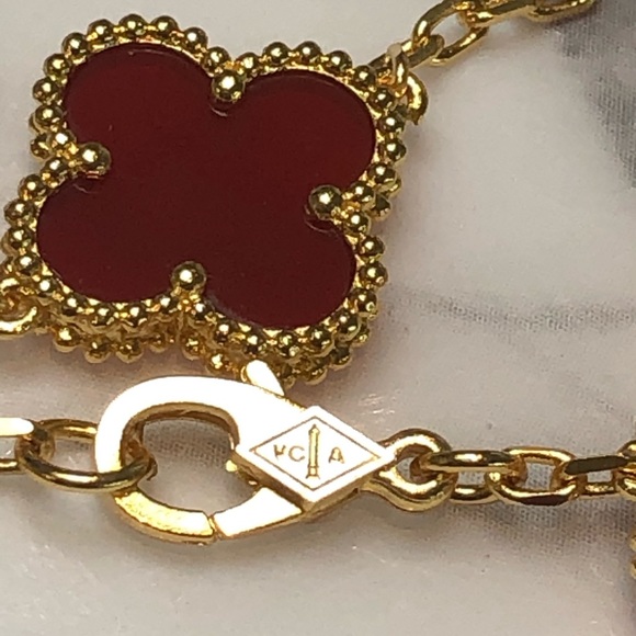 CLOVER NECKLACE GOLD CARNELIAN